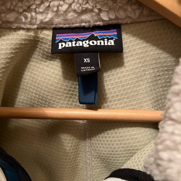 Patagonia Cream and Black Sherpa Jacket - Picture 5 of 5